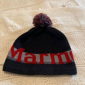 Marmot pom beanie